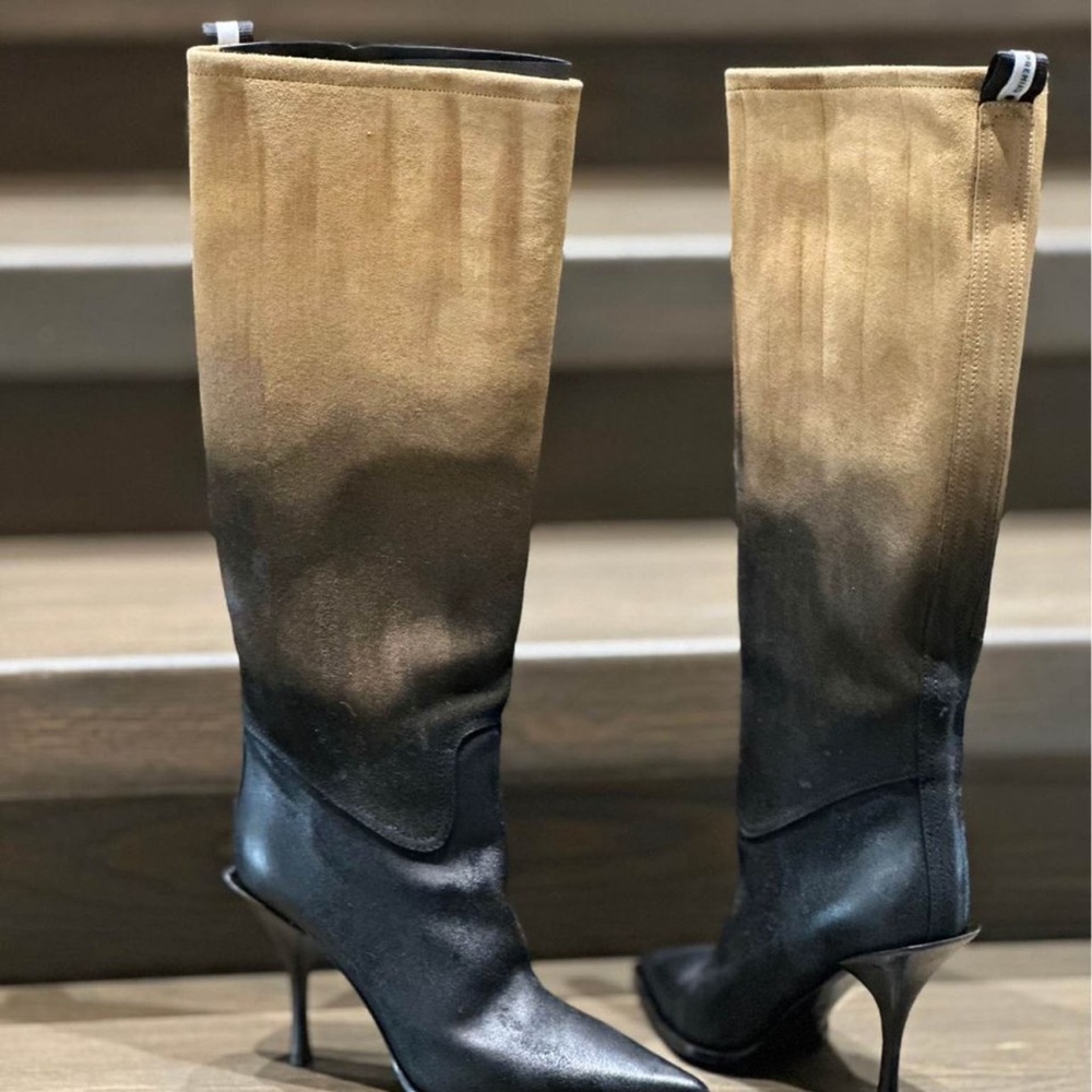 two-tone pointed leather boots